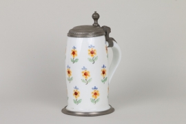 Milchglas- Walzenkrug, süddeutsch um 1800