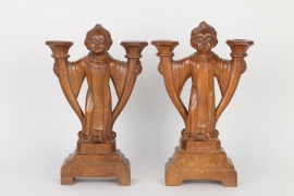 Ein Paar hölzerne Kerzenhalter "Münchner Kindl", deutsch um 1910/20
