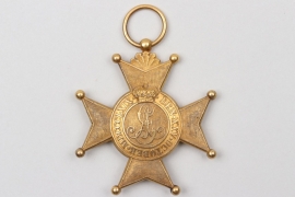 Royal Schaumburg-Lippe House Order, Cross of Merit in gold