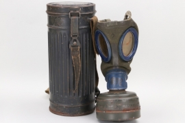 Luftwaffe gas mask in can - ebd42