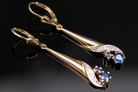 Golden earrings with sapphires