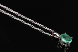 Silver necklace with oval-cut emerald
