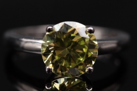 Silver solitaire-ring with yellow-green cubic zirconia