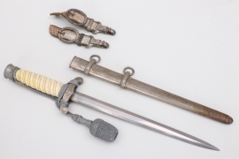 Heer officer's dagger with hangers & portepee