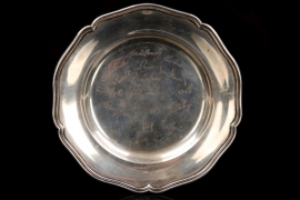 Gift in form of a engraved silver plate
