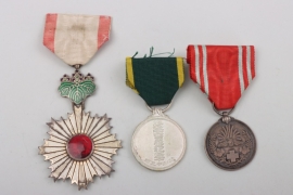 Lot of medals & decorations Japan