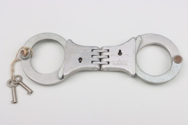 Police handcuffs "Deutsche Polizei" with key