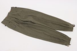 Waffen-SS assault gunner's field trousers (Sturmgeschütz) - "910"