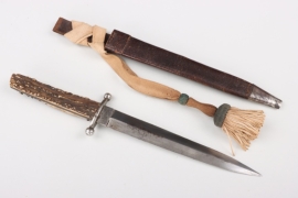 WWI trench knife with horn grip plates & knot
