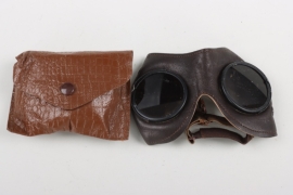 Wehrmacht goggles with bag - unissued