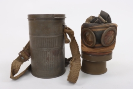 Poland - Gasmask with can 1928