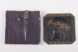 1920 winner's plaque of an Infantry School in case + pin