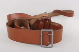 Heer / Luftwaffe 2-claw leather field belt (officers) with shoulder strap and belt loops