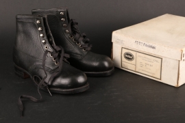 Unissued Pair of HJ/DJ Boots in Box - 34
