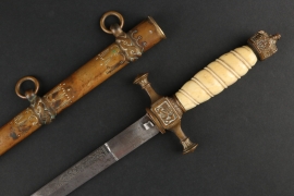 Kaiserliche Marine officer's dagger - long example