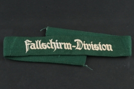 Luftwaffe cuff title "Fallschirm-Division" - EM TYPE