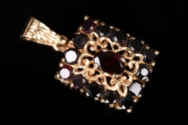 Vintage red garnet pendant