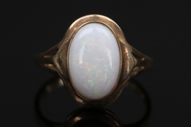 Art Déco milk opal ring