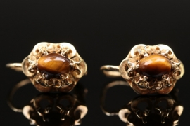 Pair of flower shaped earring with tiger's eye