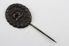 WW1 miniature to the Wound Badge in black