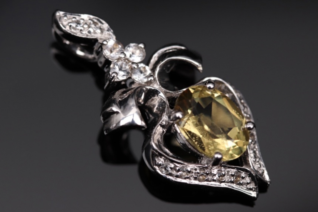 White gold pendant with citrine and zircons