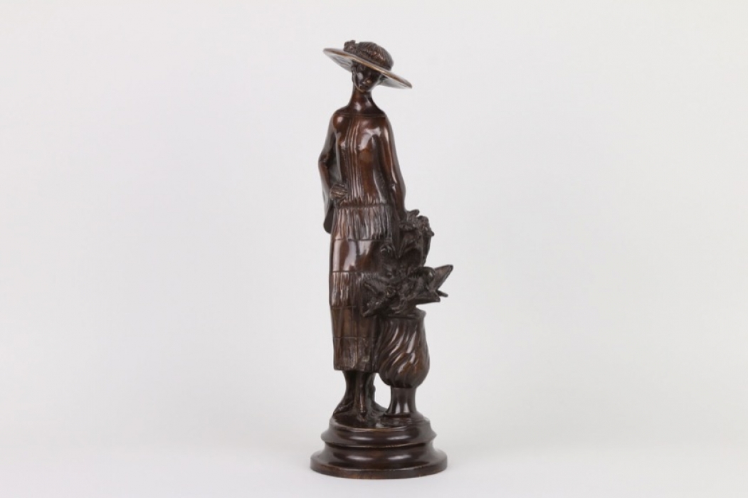 Stehende Dame, Bronze datiert 1910 