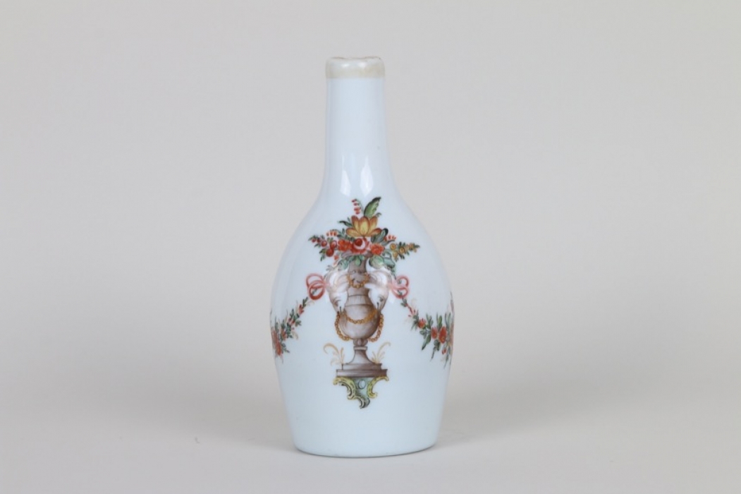 Milchglasflasche mit Emaildekor, Bayern oder Böhmen um 1800