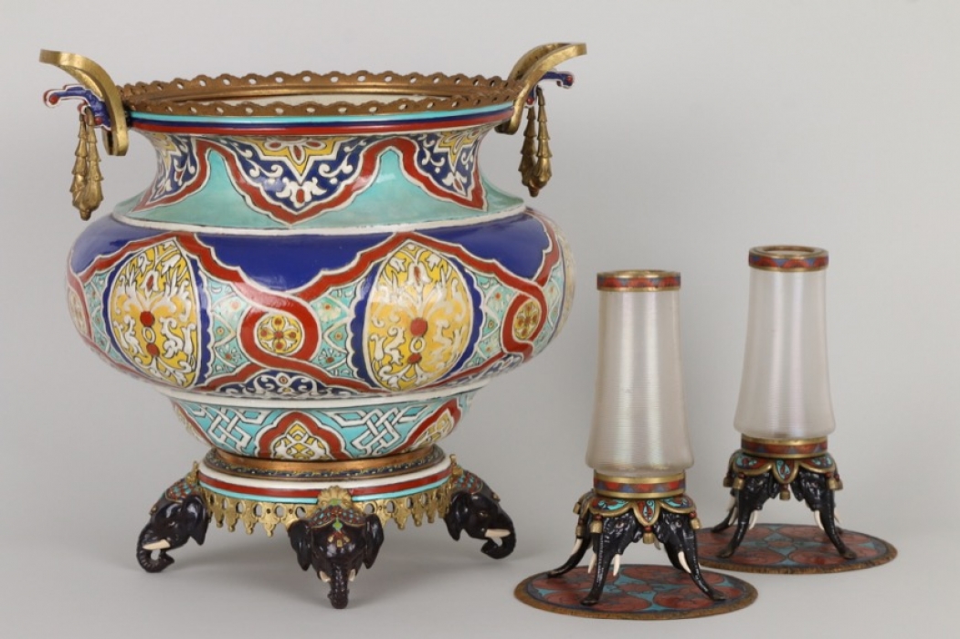 Cachepot und Paar Vasen mit Emaildekor, Wien um 1920/30
