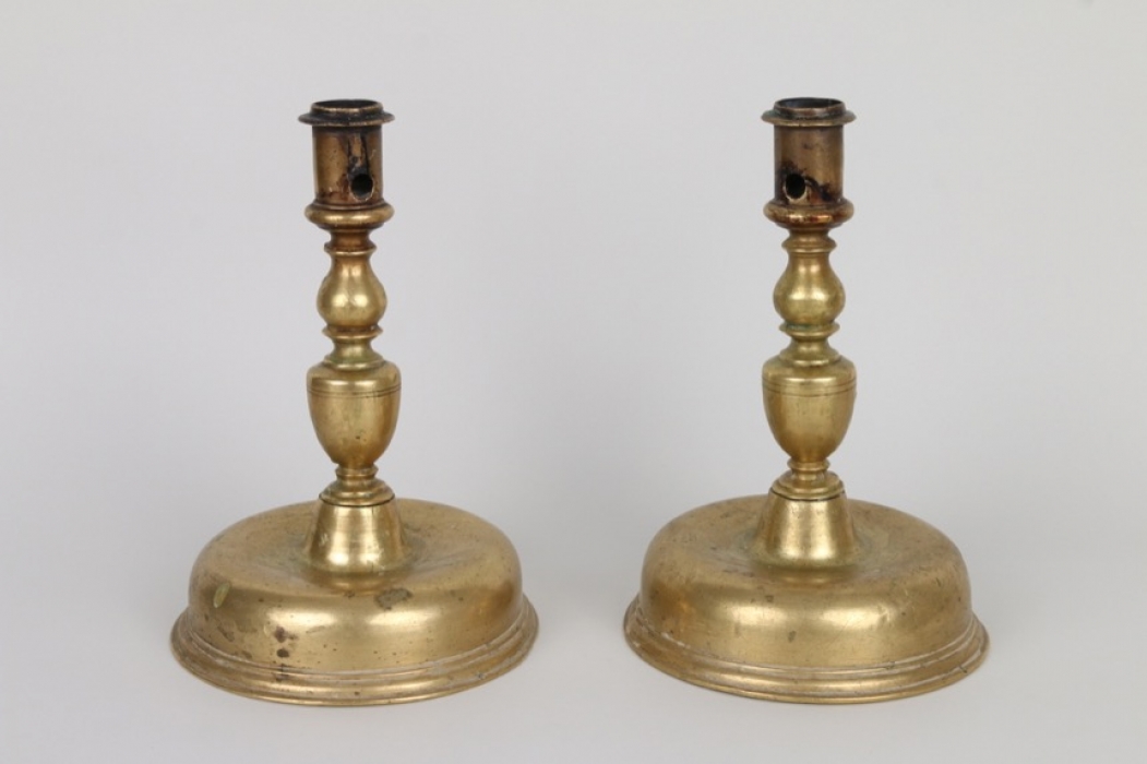 Ein Paar Glockenfußleuchter, norddeutsch oder flämisch um 1650
