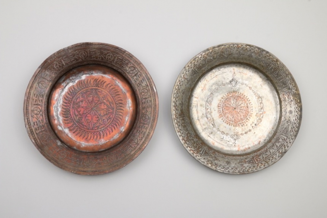 Zwei osmanische Kupferteller mit armenischen Inschriften, Türkei, 19. Jh.