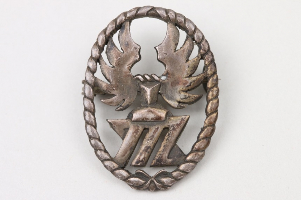 Luftwaffe "Meindl" cap badge - 800