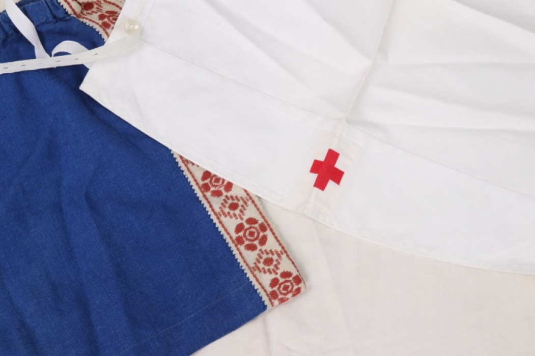 Red Cross nurse's grouping (postwar)
