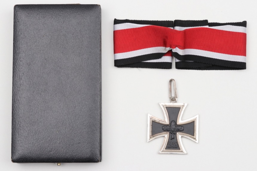 1957 Knight's Cross with case - S&L