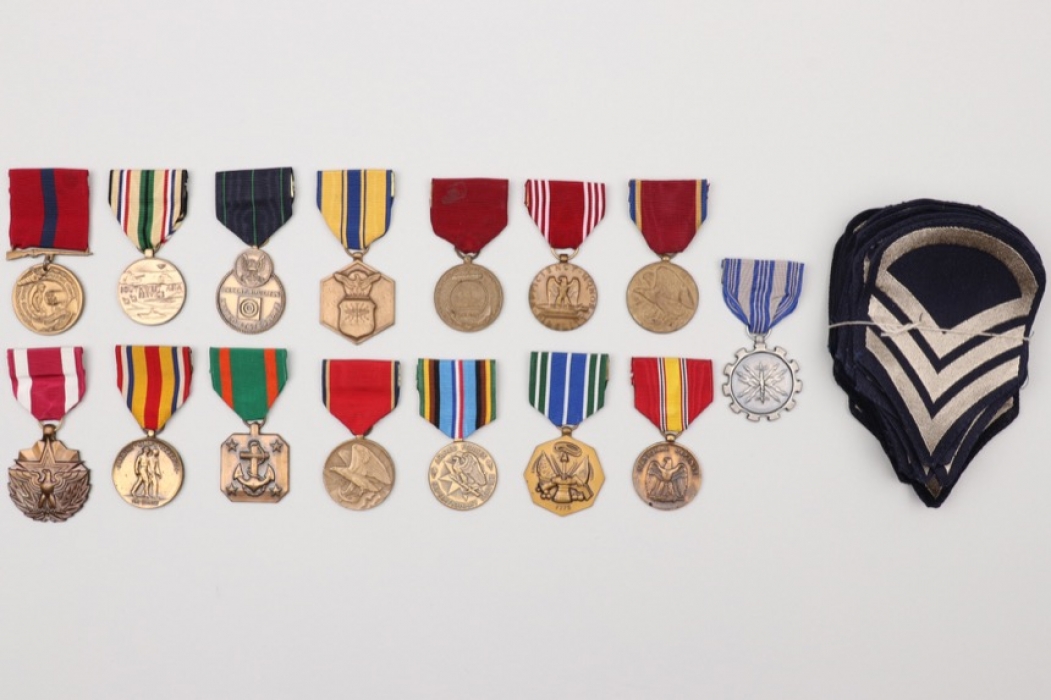 USA - lot of medals and insignia