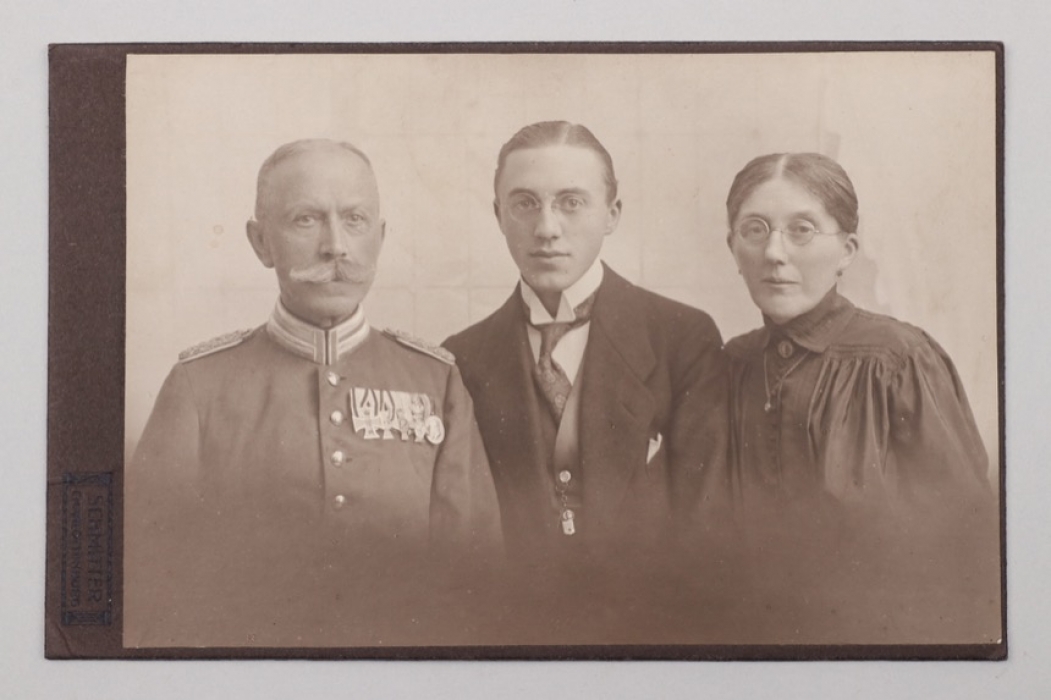 1919 non-combatant Iron Cross recipient family portrait