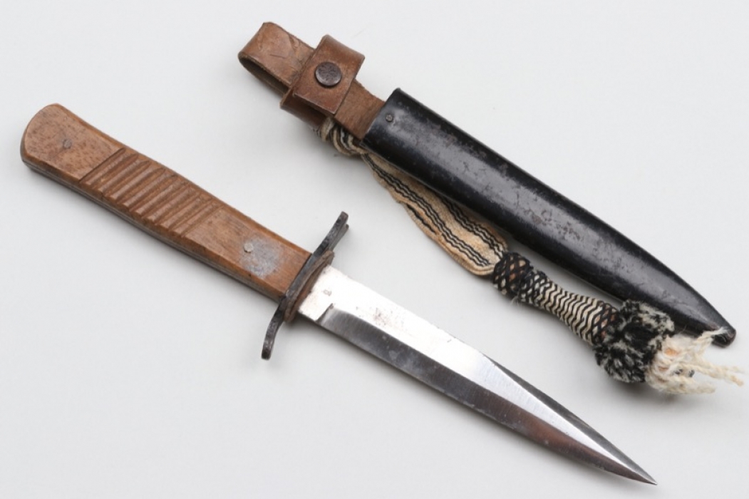 WWI trench knife with knot