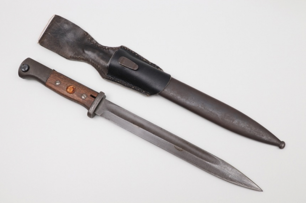 Bayonet 84/89 with leather frog