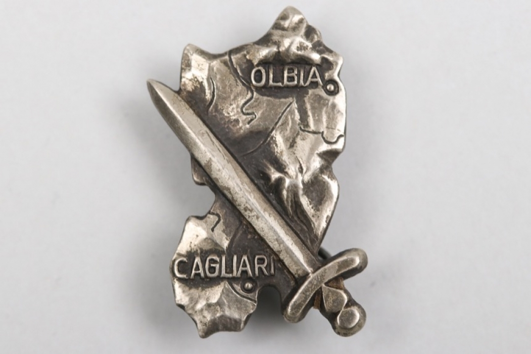 Sardinia Shield cap badge