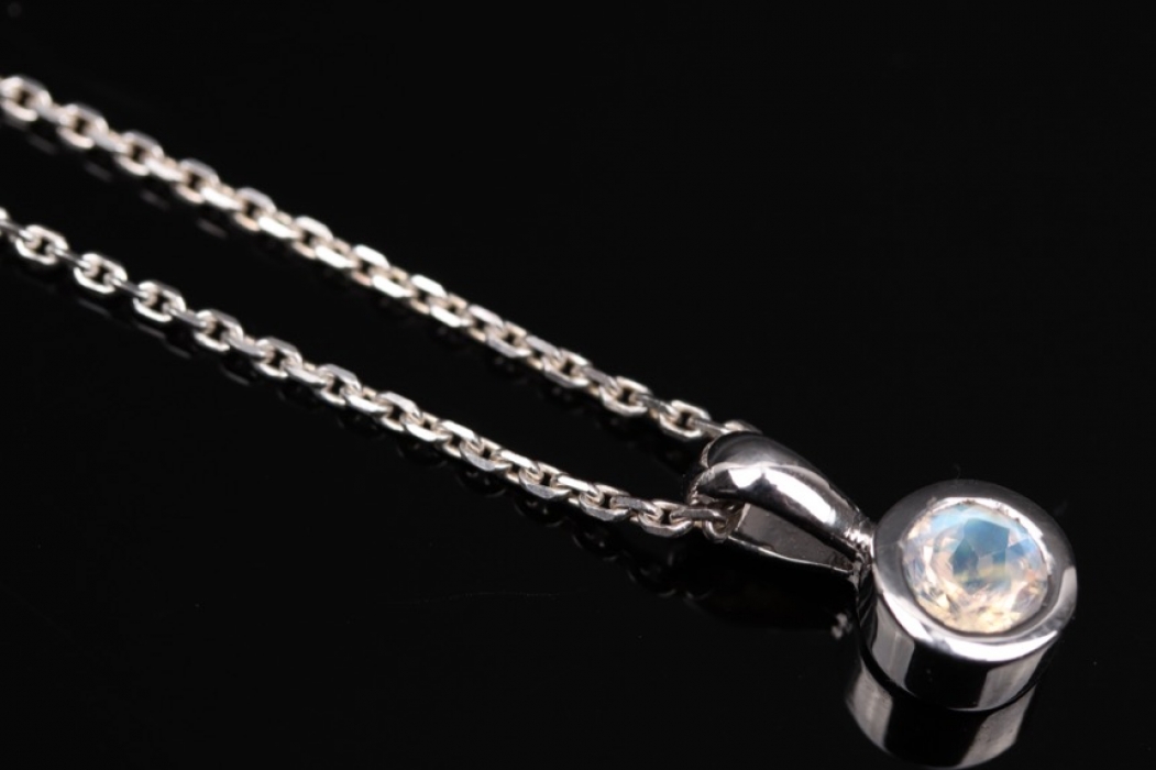 Silver necklace with iridescent gemstone