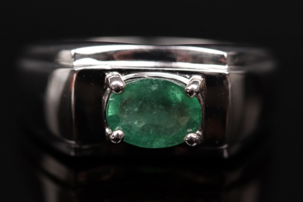 Silver ring with Kagem-emerald
