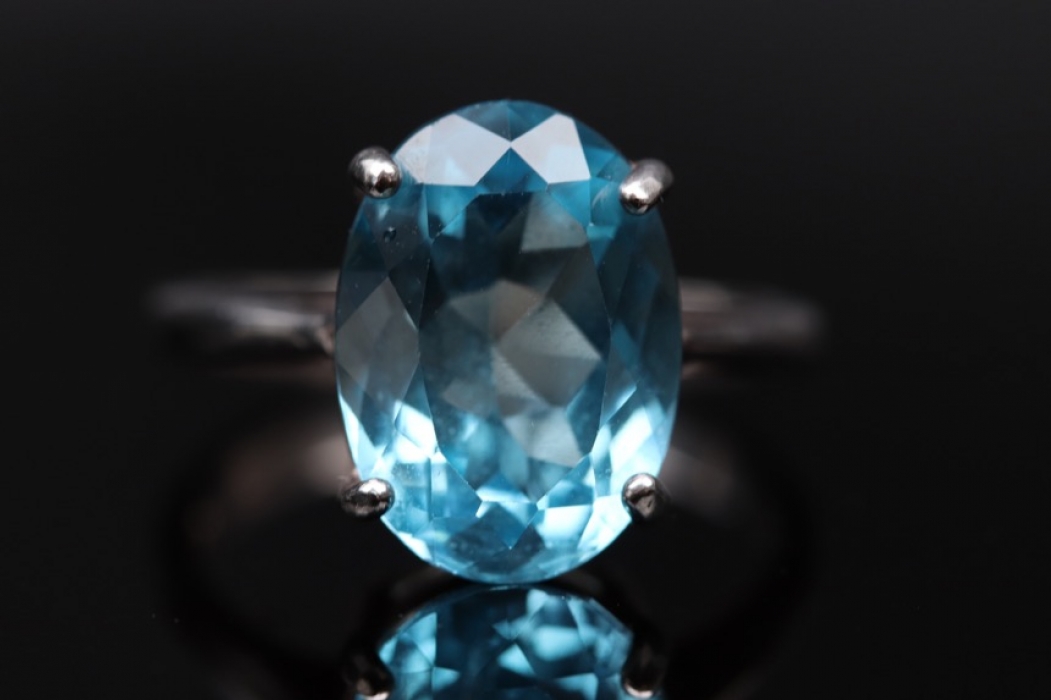 Silver ring with oval-cut topaz