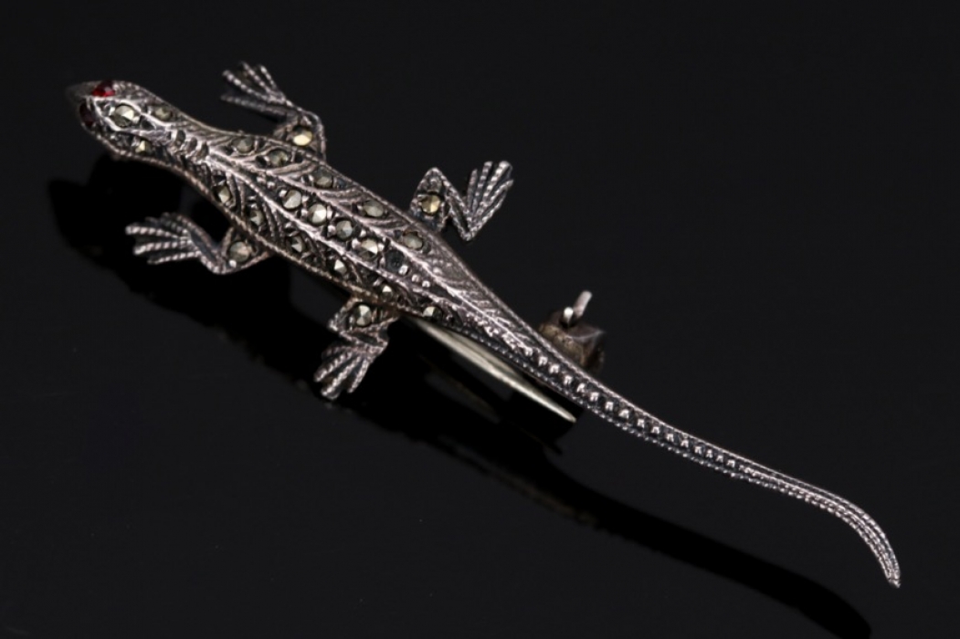 Silver salamder-brooch with marcasites and garnets