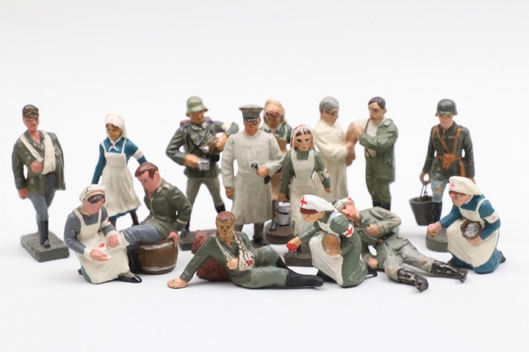 13 + Third Reich toy figures "military hospital"