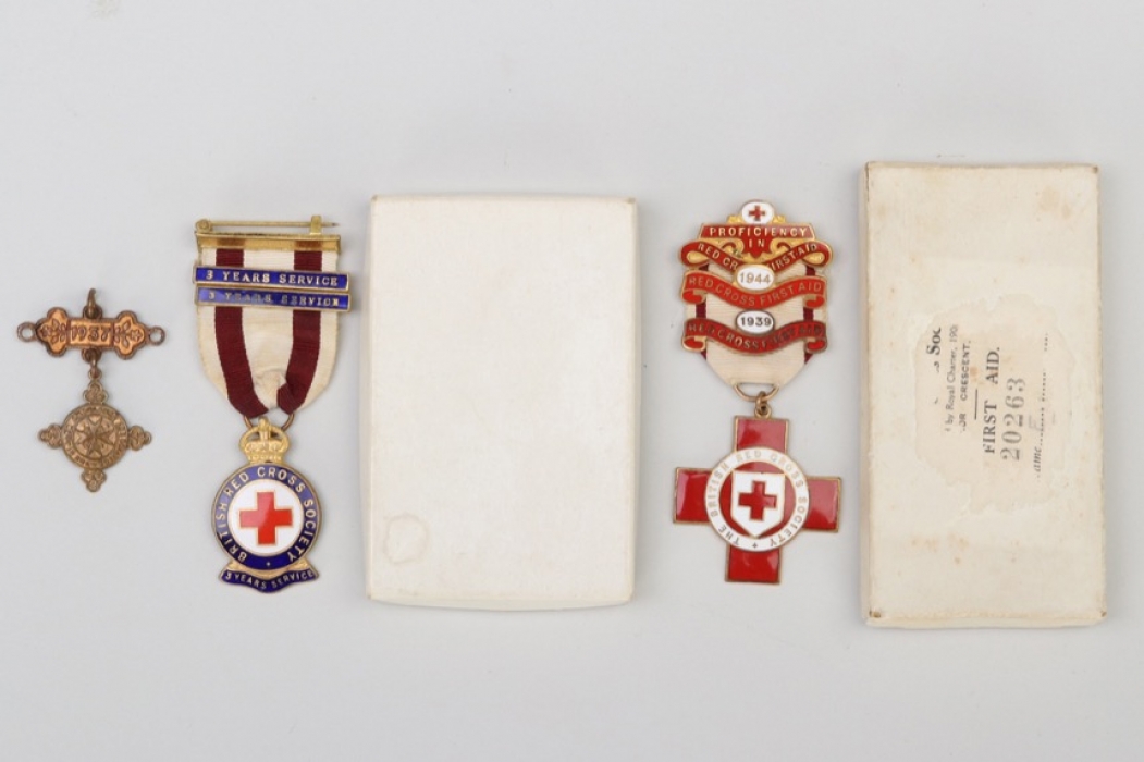 Great Britain - Red Cross badges & St Johns Medal