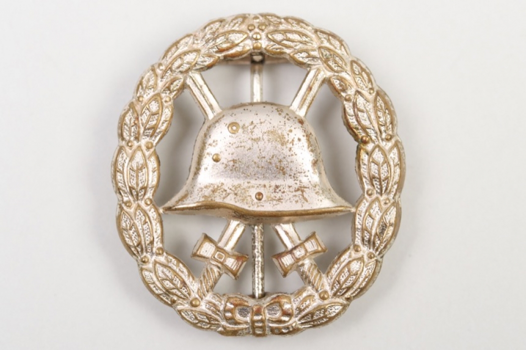 WWI Wound Badge in Silver - cut-out