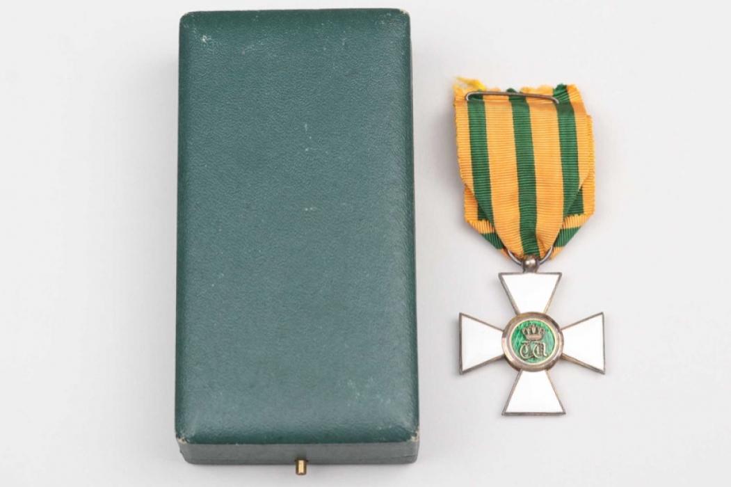 Luxemburg - Order of the Oak Crown, Knight's Cross in case