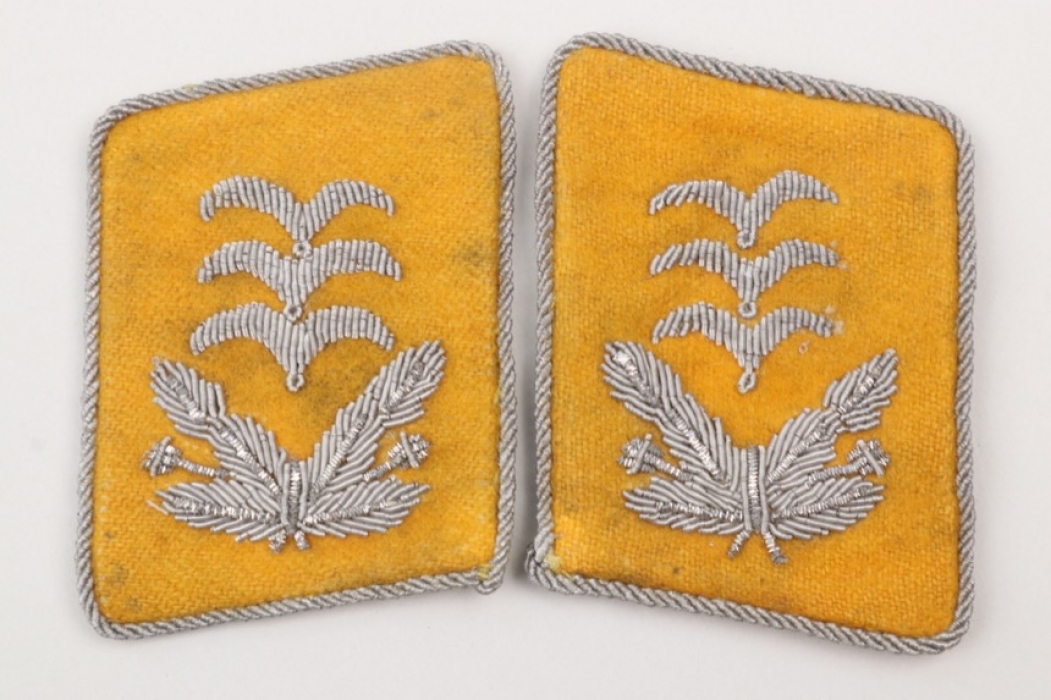 Luftwaffe flying troops collar tabs for a Hauptmann
