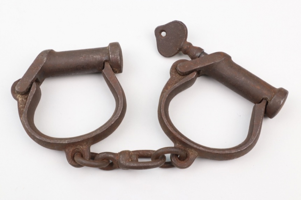 Unknown WWII handcuffs - 1943