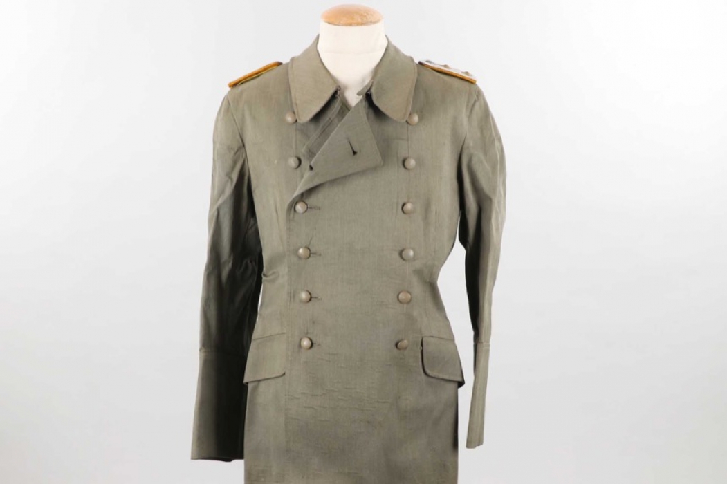 Heer rain coat for a Hauptmann with Prussian shoulder boards