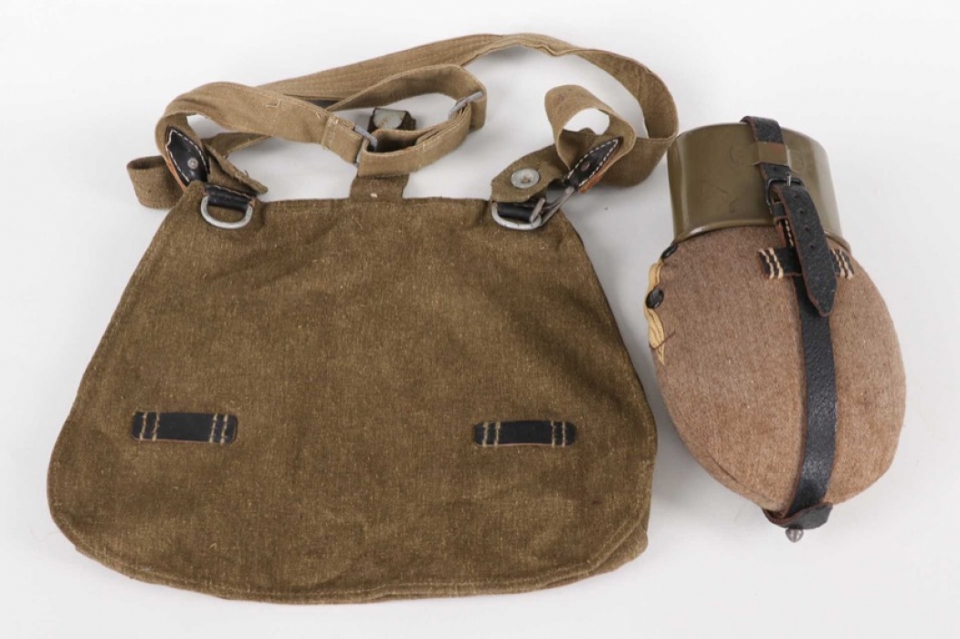 Wehrmacht canteen with cup and bread bag
